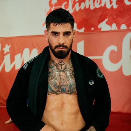 Topuria’s Next Move: Lightweight Title or Oliveira Showdown?